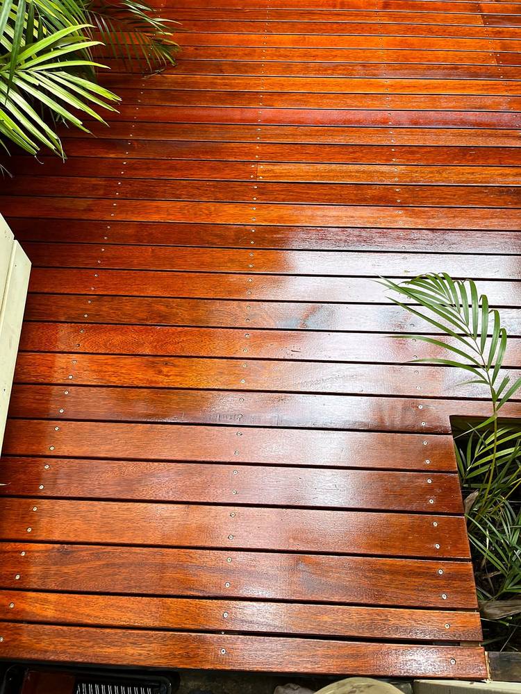 Freshly oiled deck boards in Sapphire Beach
